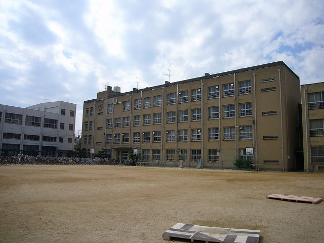 【小学校】神津小学校まで551ｍ