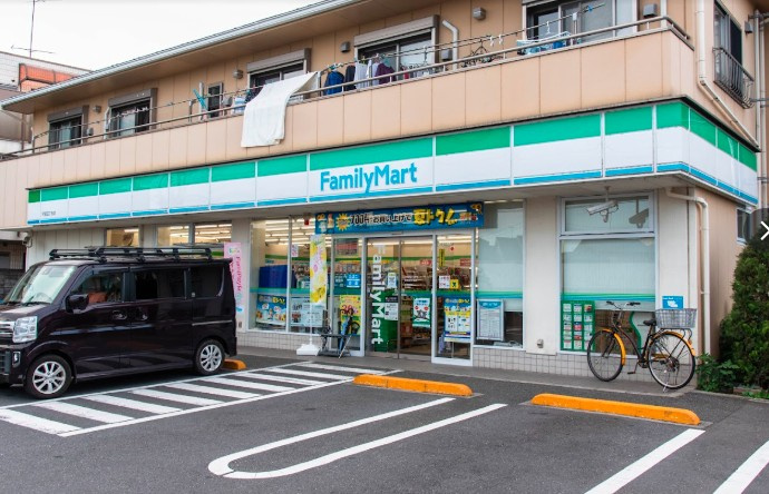 【コンビニエンスストア】ファミリーマート　早宮四丁目店まで995ｍ