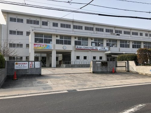 【中学校】区立松江第一中学校まで684ｍ