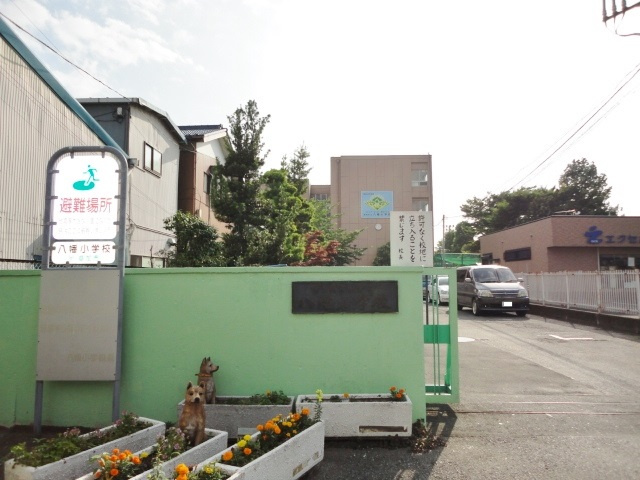 【小学校】草加市立八幡小学校まで600ｍ