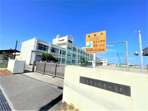 【小学校】鈴鹿市立長太小学校まで190ｍ