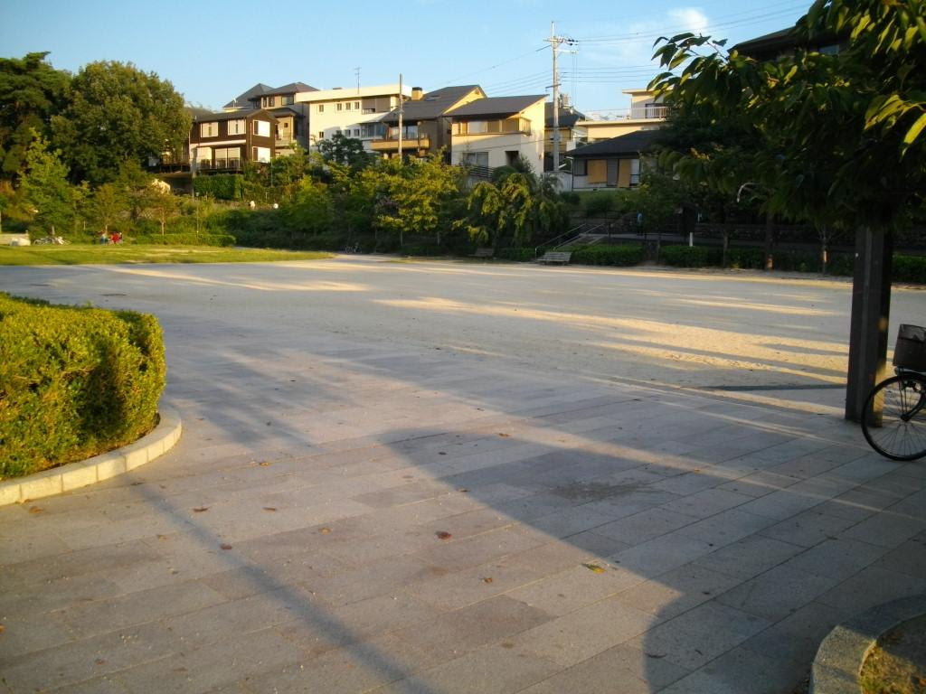 【公園】震災記念碑公園まで668ｍ