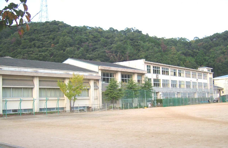 【中学校】佐用町立佐用中学校まで3053ｍ