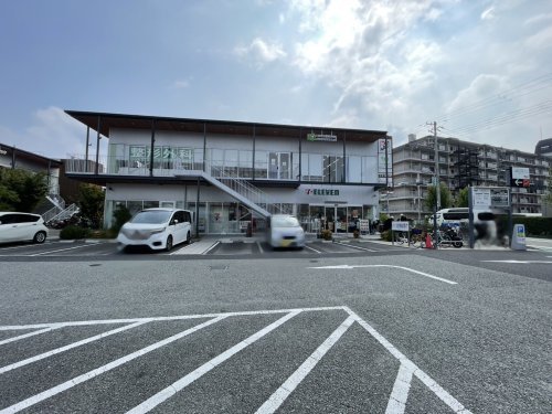 【コンビニエンスストア】セブンイレブンハートイン西宮松山町まで924ｍ