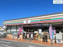 【コンビニエンスストア】セブンイレブン　足立古千谷本町3丁目店まで319ｍ