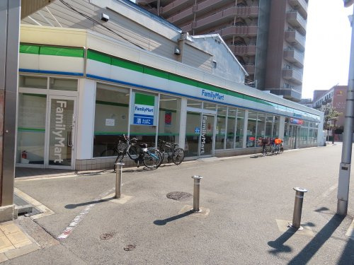 【コンビニエンスストア】ファミリーマート　我孫子道駅前店まで324ｍ