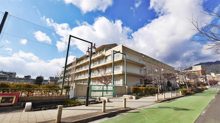 【小学校】灘小学校まで754ｍ