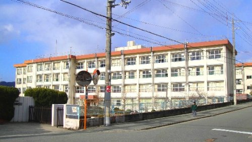 【中学校】豊中市立第十一中学校まで362ｍ