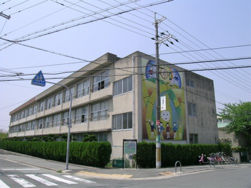 【小学校】豊中市立少路小学校まで457ｍ