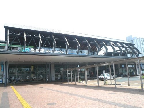 【駅】高知まで612ｍ