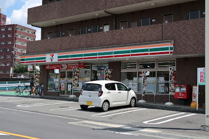 【コンビニエンスストア】セブンイレブン　多摩関戸5丁目店まで768ｍ