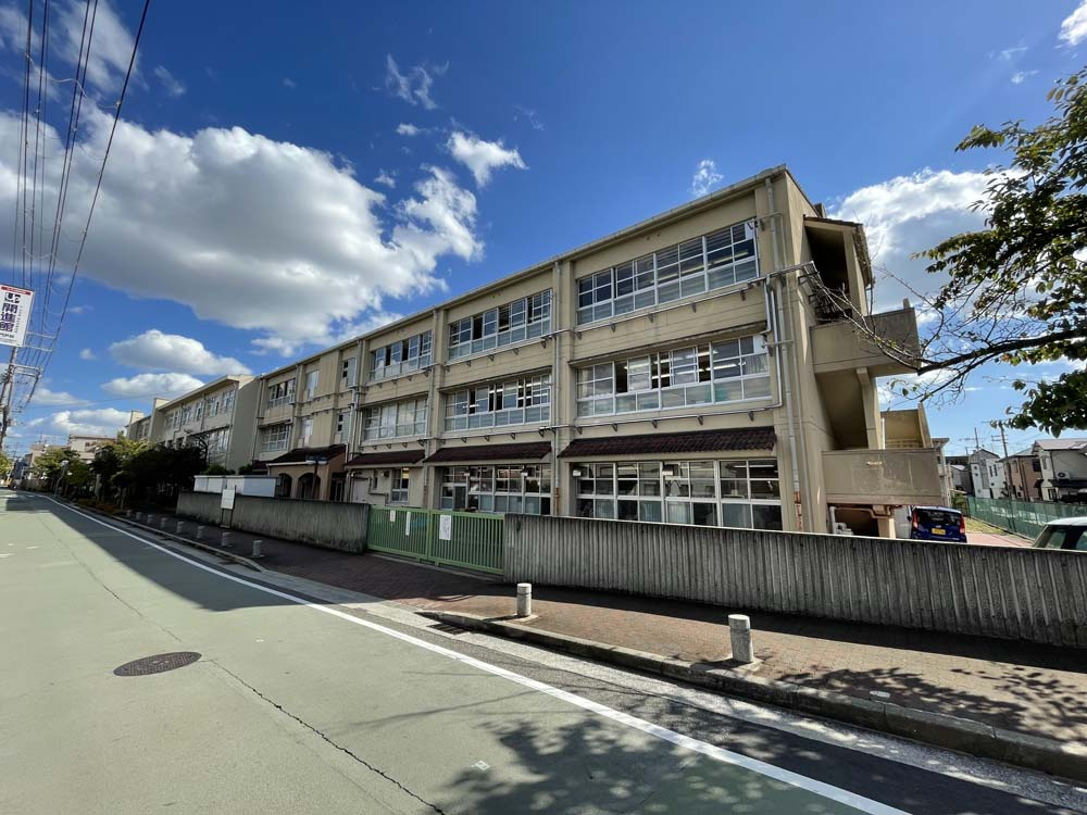 【小学校】西宮市立甲東小学校まで355ｍ