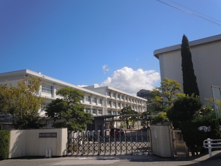 【小学校】潮見小学校まで831ｍ