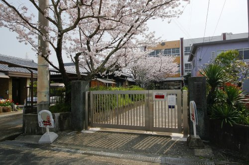 【小学校】岩出小学校まで126ｍ