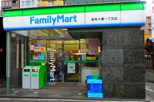 【コンビニエンスストア】ファミリーマート　麻布十番店まで425ｍ