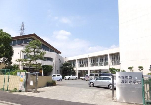 【小学校】秦野市立堀川小学校まで860ｍ