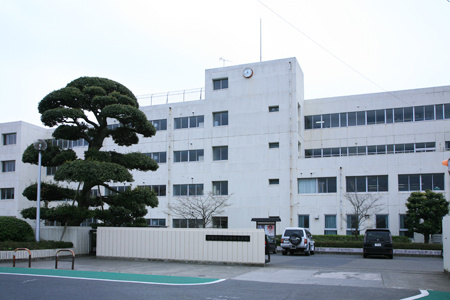 【中学校】伊勢原市立伊勢原中学校まで1703ｍ