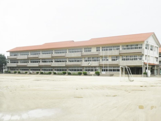 【中学校】足利市立坂西中学校まで1300ｍ