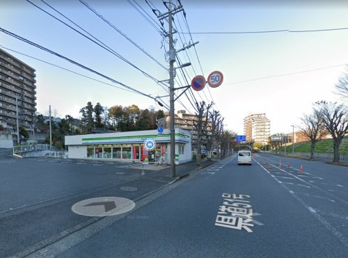【コンビニエンスストア】ファミリーマート　座間入谷西店まで370ｍ