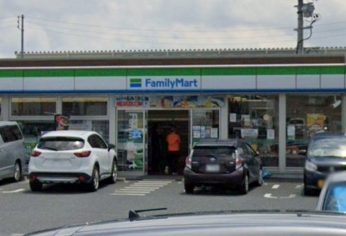【コンビニエンスストア】ファミリーマート　北名古屋六ツ師店まで472ｍ