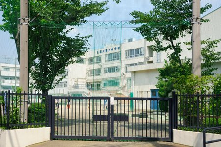 【中学校】江東区立深川第六中学校まで560ｍ