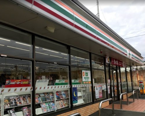 【コンビニエンスストア】セブンイレブン　厚木愛甲東店まで689ｍ