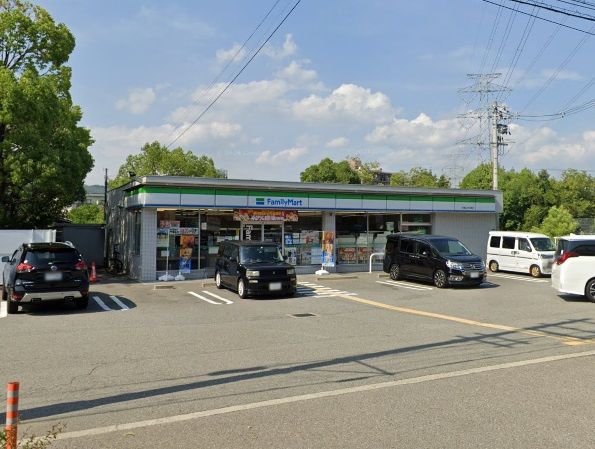【コンビニエンスストア】ファミリーマート　宝塚山本丸橋店まで600ｍ