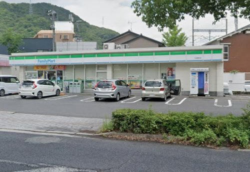 【コンビニエンスストア】ファミリーマート　三原館町店まで589ｍ