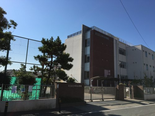 【小学校】足立区立中川小学校まで533ｍ