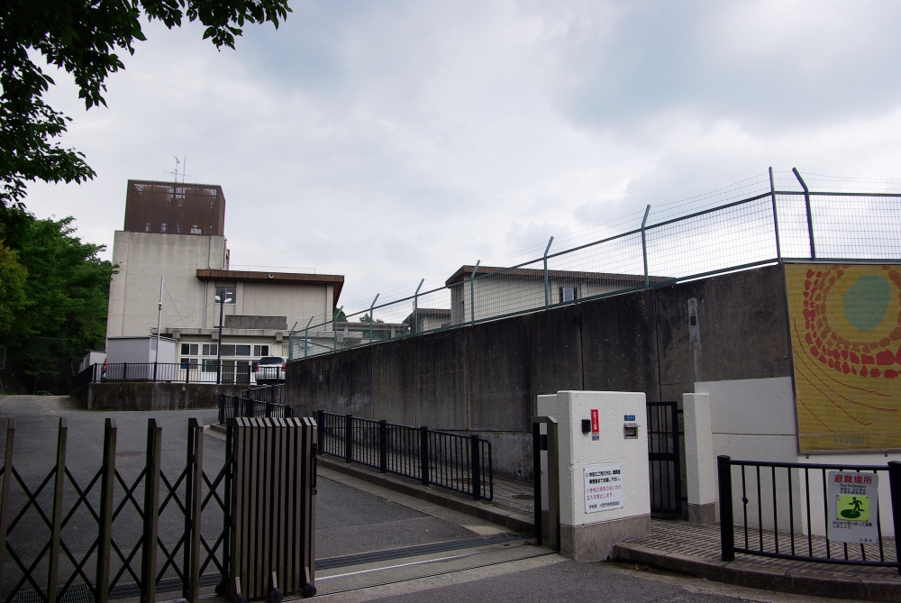 【小学校】川西市立多田東小学校まで527ｍ
