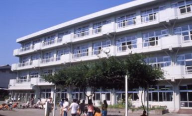 【小学校】秦野市立　本町小学校まで425ｍ