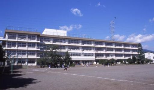 【小学校】秦野市立　西小学校まで783ｍ