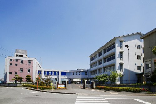 【中学校】貴志川中学校まで744ｍ