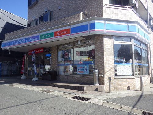 【コンビニエンスストア】ローソン津久井浜駅前店まで440ｍ