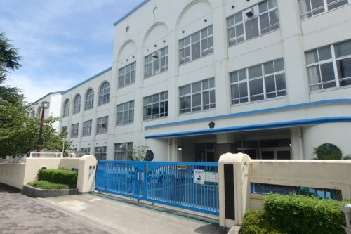 【小学校】本山第二小学校まで757ｍ