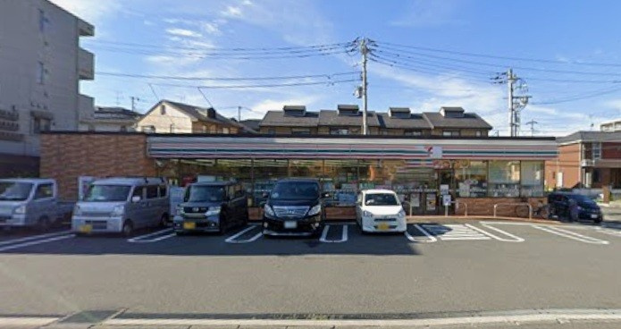 【コンビニエンスストア】セブンイレブン　横浜勝田南1丁目店まで304ｍ
