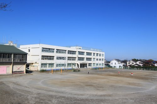 【小学校】狭山市立入間川東小学校まで721ｍ