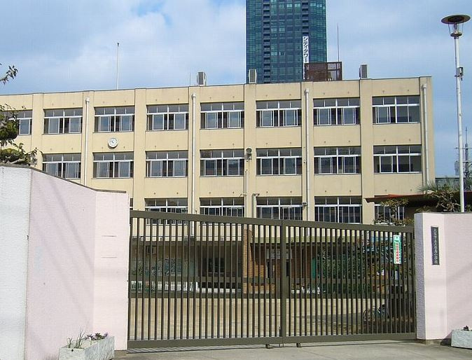 【小学校】大阪市立上福島小学校まで625ｍ