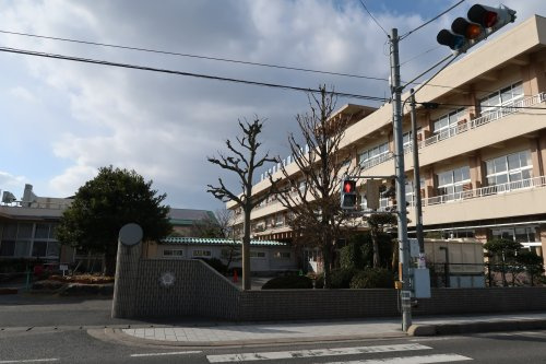 【小学校】日吉津村立日吉津小学校まで585ｍ
