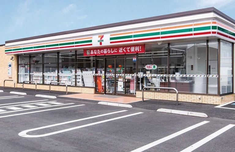 【コンビニエンスストア】セブンイレブン　足立鹿浜2丁目店まで580ｍ