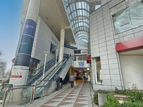 【ショッピングセンター】広尾プラザまで706ｍ