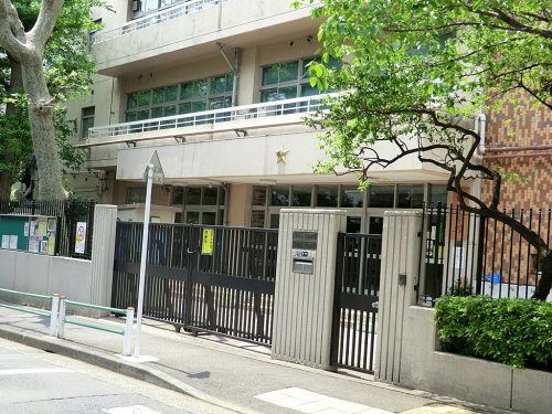 【小学校】港区立南山小学校まで170ｍ
