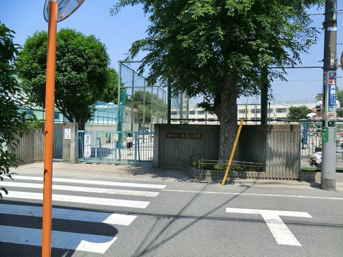 【小学校】世田谷区立弦巻小学校まで408ｍ