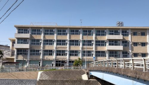 【中学校】岐阜市立厚見中学校まで606ｍ