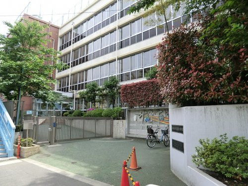 【小学校】目黒区立中目黒小学校まで757ｍ
