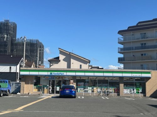 【コンビニエンスストア】ファミリーマート　東くみの木一丁目店まで204ｍ