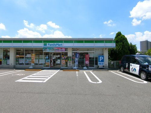 【コンビニエンスストア】ファミリーマート松木公園店まで192ｍ