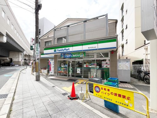 【コンビニエンスストア】ファミリーマート　豊中駅西口店まで548ｍ