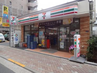 【コンビニエンスストア】セブンイレブン　台東根岸3丁目店まで140ｍ
