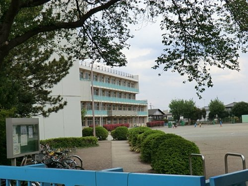 【小学校】所沢市立上新井小学校まで550ｍ